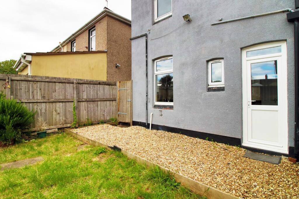 Holiday House For 7 Guests, Free Wi-Fi & Self Check-In Explore Newport Villa Exterior foto
