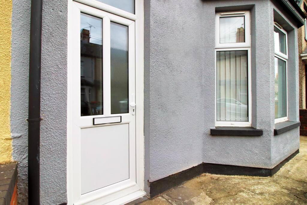 Holiday House For 7 Guests, Free Wi-Fi & Self Check-In Explore Newport Villa Exterior foto