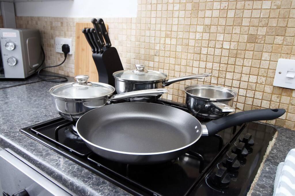 Holiday House For 7 Guests, Free Wi-Fi & Self Check-In Explore Newport Villa Exterior foto